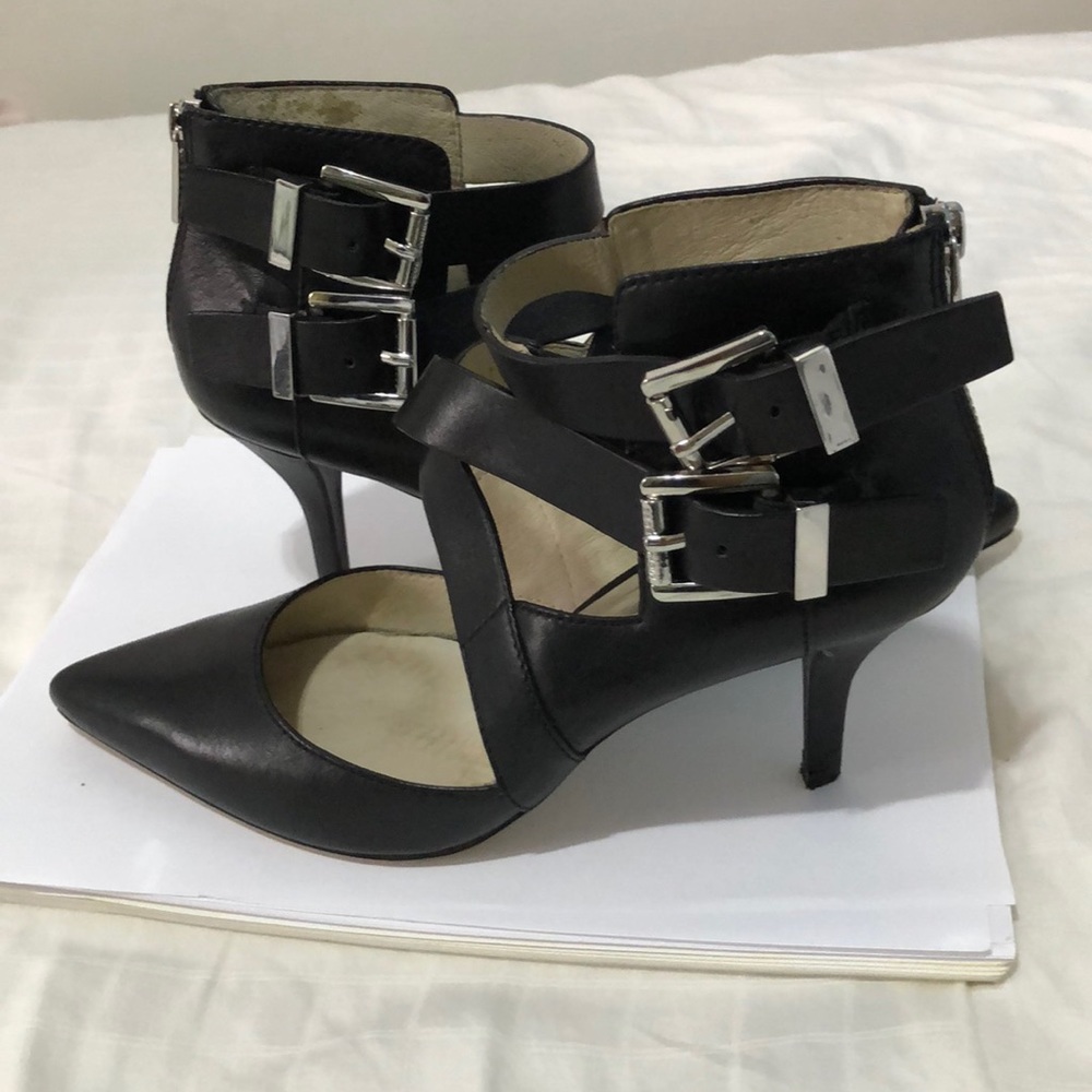 Michael Kors mid pump